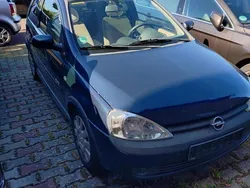 Blau Gebraucht 2001 Opel Corsa Kleinwagen | 650 € (Guter Preis)