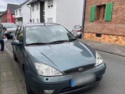 Grün Gebraucht 2003 Ford Focus Ghia Limousine | 250 € (Superpreis)
