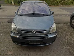 Grau Gebraucht 2006 Citroën Xsara Picasso Exclusive Van / Kleinbus | 1.700 € (Superpreis)