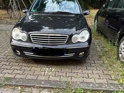 Schwarz Gebraucht 2004 Mercedes C220 Kombi | 2.100 € (Etwas zu teuer)
