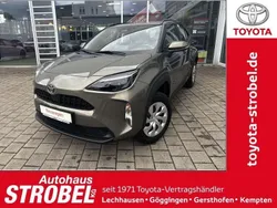 Schwarz Neu 2025 Toyota Yaris Cross Business Edition SUV | 24.880 €