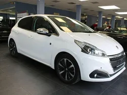 Weiß Gebraucht 2019 Peugeot 208 Kleinwagen | 11.980 € (Etwas zu teuer)