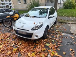 Weiß Gebraucht 2009 Renault Clio III Kleinwagen | 2.200 €
