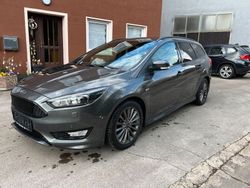 Grau Gebraucht 2016 Ford Focus ST-Line Limousine | 7.800 € (Fairer Preis)