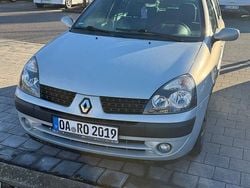 Grau Gebraucht 2003 Renault Clio II Authentique Limousine | 2.100 € (Fairer Preis)
