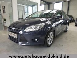 Grau Gebraucht 2014 Ford Focus Trend Limousine | 7.990 € (Etwas zu teuer)