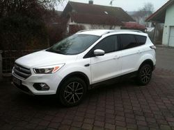 Weiß Gebraucht 2017 Ford Kuga SUV | 10.400 € (Fairer Preis)