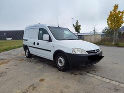 Weiß Gebraucht 2011 Opel Combo Kombi | 3.450 € (Etwas zu teuer)