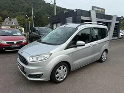 Grau Gebraucht 2017 Ford Tourneo Courier Van / Kleinbus | 8.599 € (Fairer Preis)