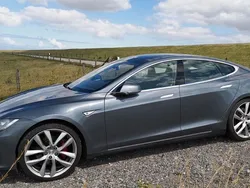 Grau Gebraucht 2014 Tesla Model S Limousine | 26.998 €