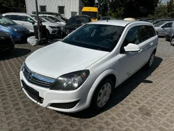Weiß Gebraucht 2010 Opel Astra Edition Kombi | 3.900 € (Guter Preis)