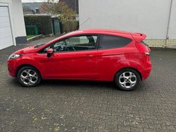 Rot Gebraucht 2012 Ford Fiesta Kleinwagen | 2.000 €