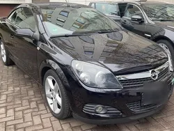 Schwarz Gebraucht 2007 Opel Astra Cabriolet Cabrio | 3.900 €