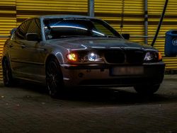 Silber Gebraucht 2004 BMW 320 Lifestyle Limousine | 5.000 €