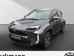 Grau Neu 2024 Toyota Yaris Cross Team SUV | 28.990 €