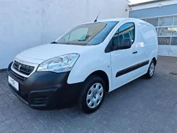 Weiß Gebraucht 2017 Peugeot Partner Premium Van / Kleinbus | 8.490 € (Fairer Preis)