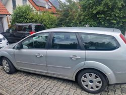 Grau Gebraucht 2007 Ford Focus Kombi | 600 € (Guter Preis)