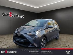 Grau Gebraucht 2021 Toyota Aygo X-play Kleinwagen | 12.880 € (Etwas zu teuer)