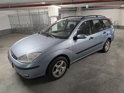 Blau Gebraucht 2004 Ford Focus Ghia Kombi | 2.000 € (Guter Preis)