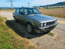 Grau Gebraucht 1993 BMW 318 Limousine | 8.500 €