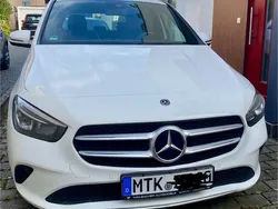 Weiß Gebraucht 2019 Mercedes B180 Van / Kleinbus | 22.700 € (Fairer Preis)