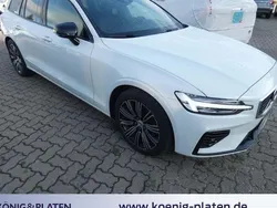 Weiß Gebraucht 2020 Volvo V60 R-Design Kombi | 29.990 € (Fairer Preis)