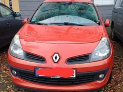 Rot Gebraucht 2008 Renault Clio II Dynamique Limousine | 1.000 € (Guter Preis)