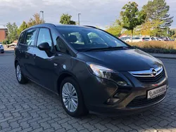 Grau Gebraucht 2014 Opel Zafira Tourer Edition Van / Kleinbus | 7.650 € (Fairer Preis)