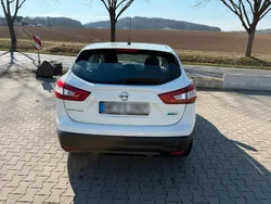Weiß Gebraucht 2013 Nissan Qashqai SUV | 9.999 € (Teuer)