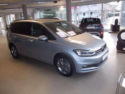 Oyster silver (silber) Neu 2025 VW Touran Comfortline Van / Kleinbus | 41.000 €