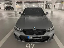 Grau Gebraucht 2023 BMW 330 M Sport Kombi | 37.200 € (Guter Preis)