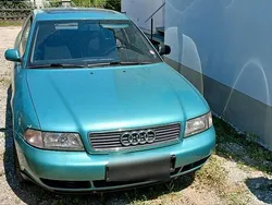 Grün Gebraucht 1998 Audi A4 Limousine | 1.900 €