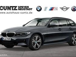 Mineralgrau metallic Gebraucht 2022 BMW 330e Sport Line Kombi | 29.780 € (Fairer Preis)