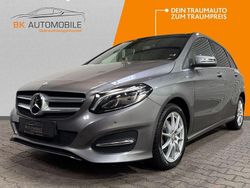 Grau Gebraucht 2015 Mercedes B200 Van / Kleinbus | 16.400 € (Fairer Preis)
