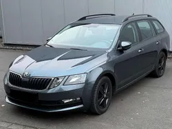 Grau Gebraucht 2020 Skoda Octavia Tour Kombi | 15.500 € (Superpreis)