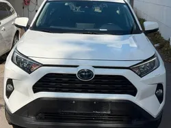 Silber Gebraucht 2019 Toyota RAV4 Hybrid Comfort SUV | 19.300 € (Etwas zu teuer)