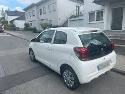 Weiß Gebraucht 2017 Peugeot 108 Kleinwagen | 5.450 € (Fairer Preis)