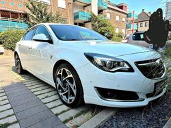 Weiß Gebraucht 2015 Opel Insignia Limousine | 9.900 €