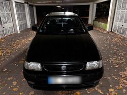 Schwarz Gebraucht 1997 Seat Cordoba Limousine | 2.000 € (Etwas zu teuer)