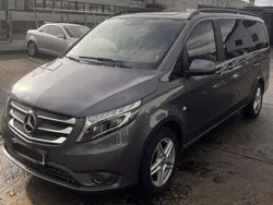 Grau Gebraucht 2018 Mercedes Vito Van / Kleinbus | 34.500 €