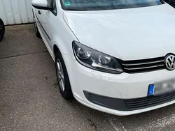 Weiß Gebraucht 2010 VW Touran Van / Kleinbus | 4.900 € (Fairer Preis)