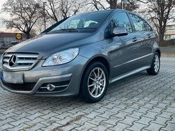 Grau Gebraucht 2009 Mercedes 200 Kleinwagen | 6.000 € (Fairer Preis)