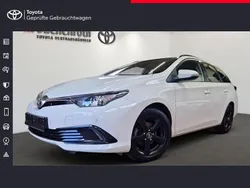 Super white 2 Gebraucht 2016 Toyota Auris Touring Sports Cool Kombi | 11.490 € (Fairer Preis)