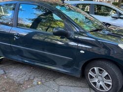 Grau Gebraucht 2010 Peugeot 206 Kleinwagen | 1.750 €