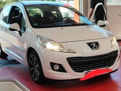 Weiß Gebraucht 2011 Peugeot 207 Coupé | 5.500 €