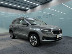 Grau Gebraucht 2023 Skoda Karoq Style SUV | 30.400 € (Etwas zu teuer)