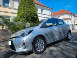 Silber Gebraucht 2012 Toyota Yaris Hybrid Limousine | 8.450 € (Etwas zu teuer)