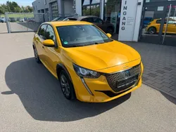 Gelb Gebraucht 2021 Peugeot e-208 Allure Kleinwagen | 16.400 € (Guter Preis)