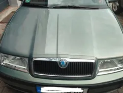 Grün Gebraucht 2002 Skoda Octavia Ambiente Limousine | 3.000 € (Teuer)