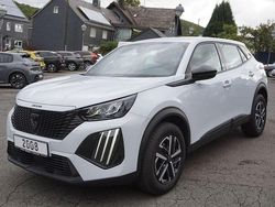 Weiss/typ aussenverkleidung meta (metallic) Gebraucht 2024 Peugeot 2008 Active SUV | 21.400 € (Etwas zu teuer)